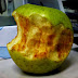 ¿Por qué las manzanas se tornan color café cuando las cortas?