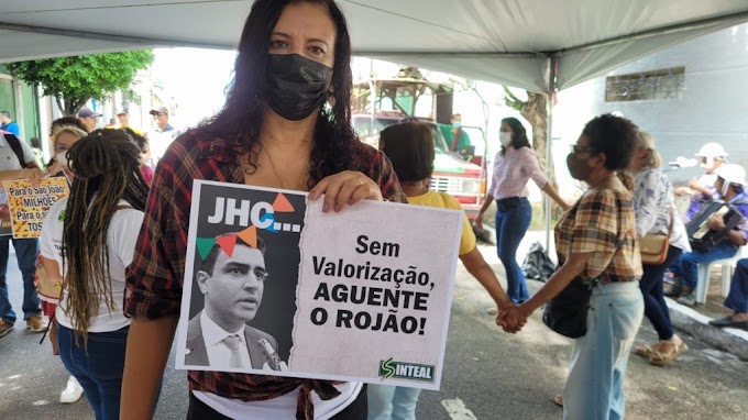 O Forró dos Massacrados : na porta da Prefeitura de Maceió, servidores marcaram mais um dia de luta por valorização