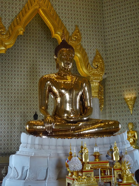 wat traimit bangkok thailand