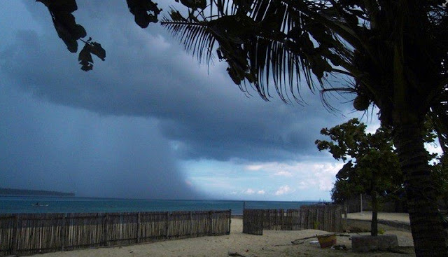 Cebu Image Picture of Rain in the Sea