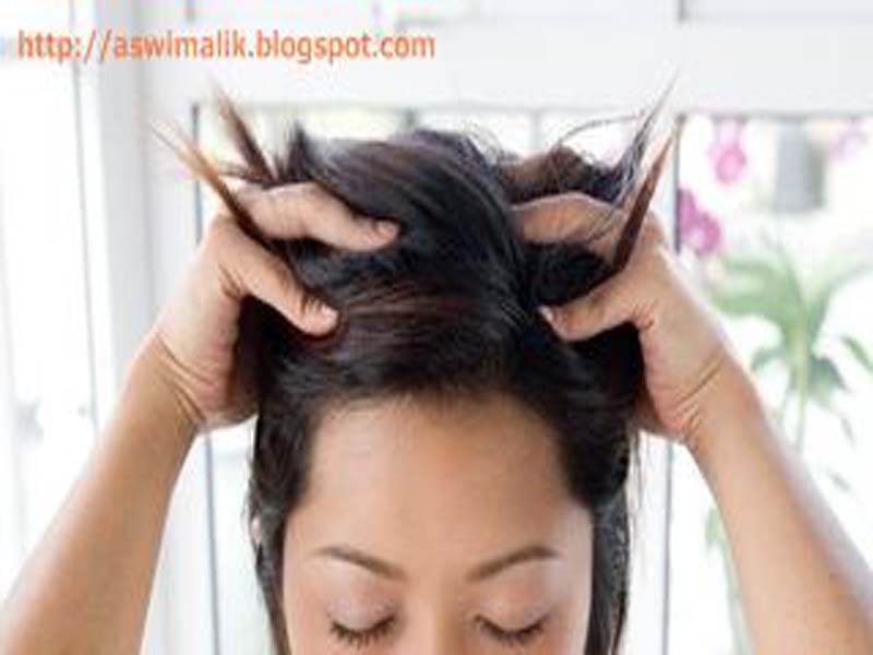 5. Merawat rambut rontok dengan PIJAT TERATUR