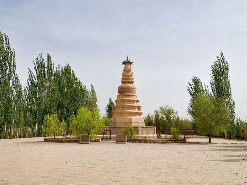 เจดีย์ม้าขาว (White Horse Pagoda)