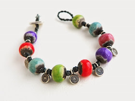 http://www.erinsiegeljewelry.blogspot.com/2012/12/spice-of-life-bracelet-free-project.html