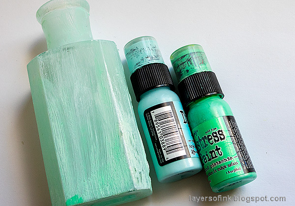 Layers of ink - Altered Vintage Bottle Tutorial by Anna-Karin Evaldsson.