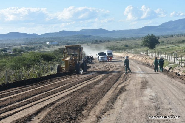 Governo de Pernambuco dá continuidade às obras de implantação e pavimentação da Estrada de Sapucarana