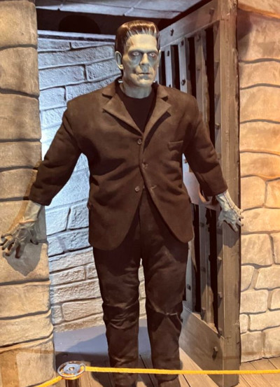 Author photo - life-sized Frankenstein monster display in the Monsterpalooza museum