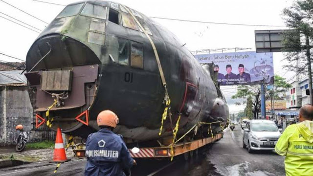 PESAWAT C130 PENGAKUT BARANG TAMBAH KOLEKSI MUSEUM DIRGANTARA