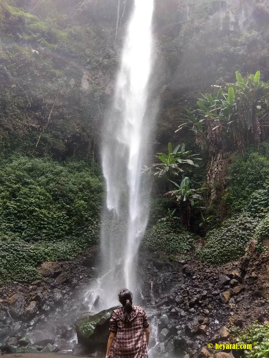 pose di air terjun Watu Ondo