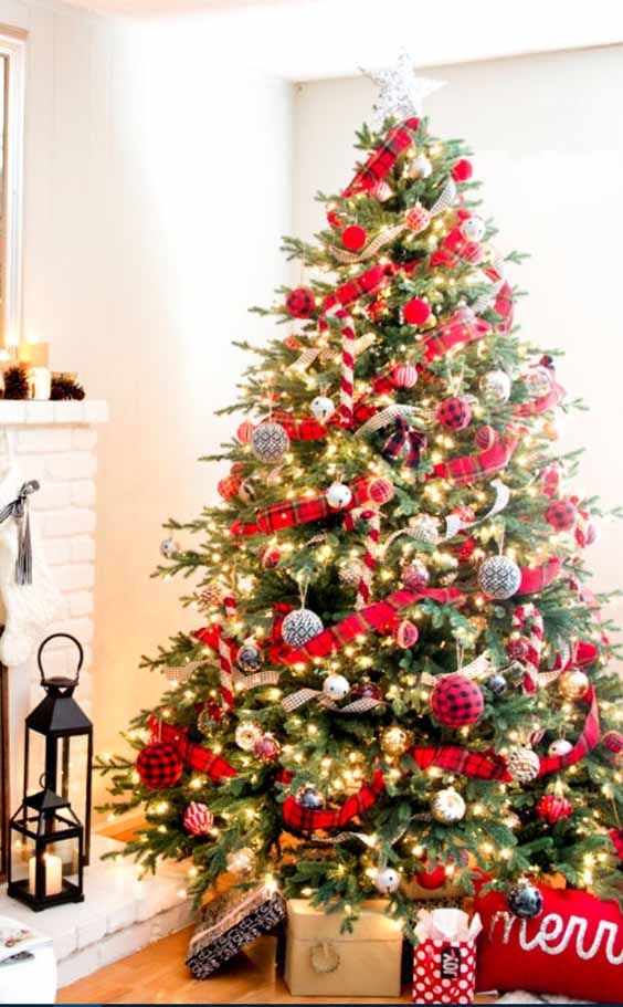 Red and Gold Christmas Tree Decoration Ideas