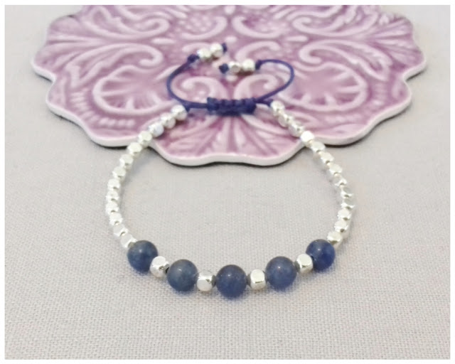 http://www.eva-mae.co.uk/index.php/2013-04-07-20-16-53/bracelets/silver-cube-friendship-bracelet-denim-blue-aventurine-detail