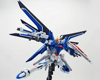 REVIEW Bandai HGCE 1/144 STTS-909 Rising Freedom Gundam