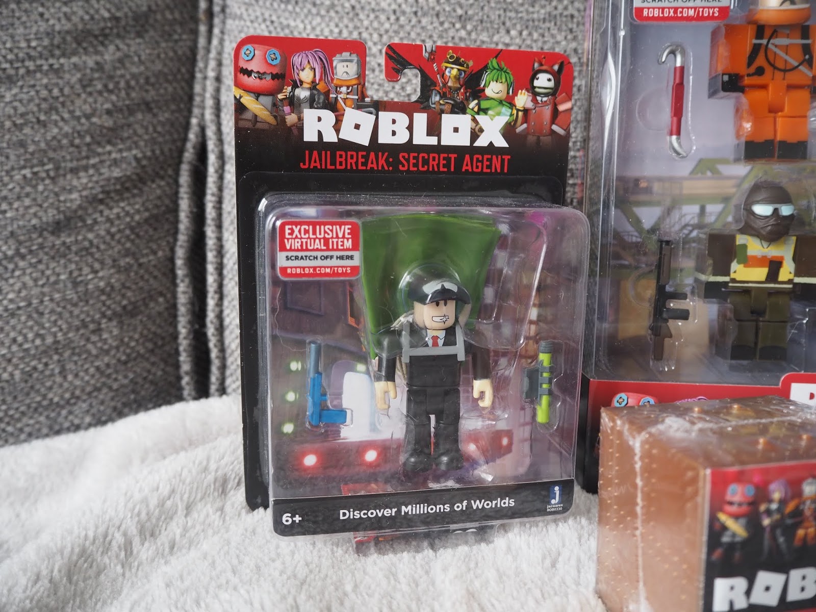 Chic Geek Diary The New Roblox Toys From Jazwares Review Giveaway - roblox horror toys
