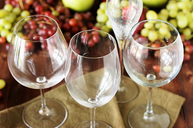 Consider the Bowl Shape When Choosing the Right Wine Glass Image