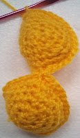 Sweet Nothings Crochet free crochet pattern blog , photo detail of the sections of the Lemon ball