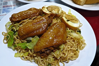 Hoi On Cafe (海安㗎啡室), braised chicken wing noodles