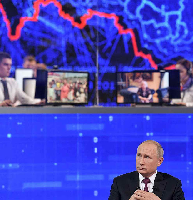 Os índices econômicos caem e a popularidade também. Putin tentou tranquilizar respondendo em direto pela TV