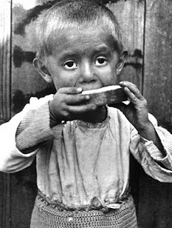 Kata Kálmán - Child eating Bread