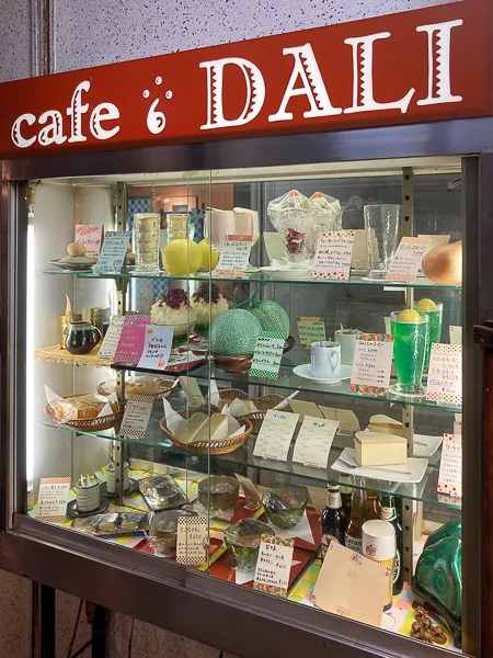 品川『cafe DALI』食品サンプルショーケース