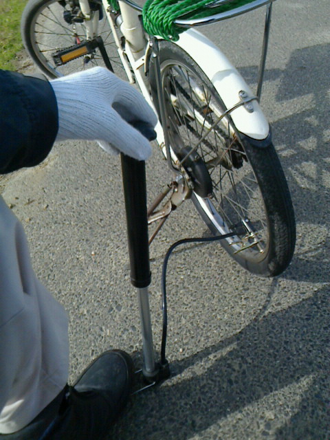 実用太郎のブログ セリアで自転車用空気入れを購入 １０５円