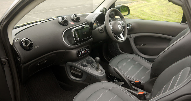 Smart ForTwo Cabrio front interior