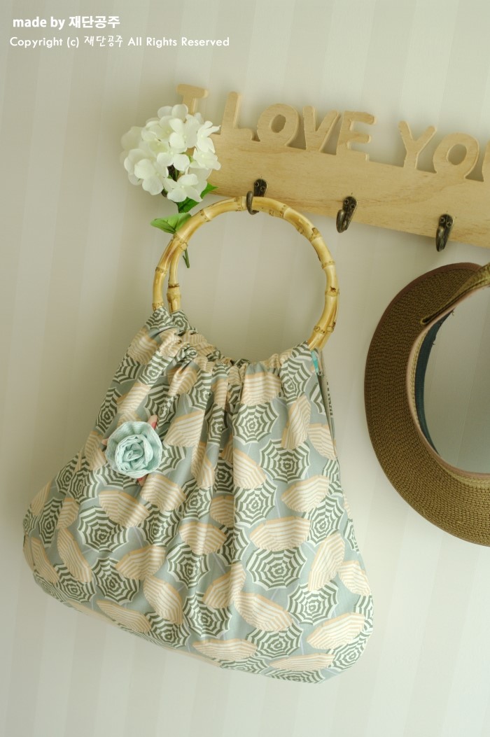 Green and white crochet stripe wooden handle bag - Leaf Street