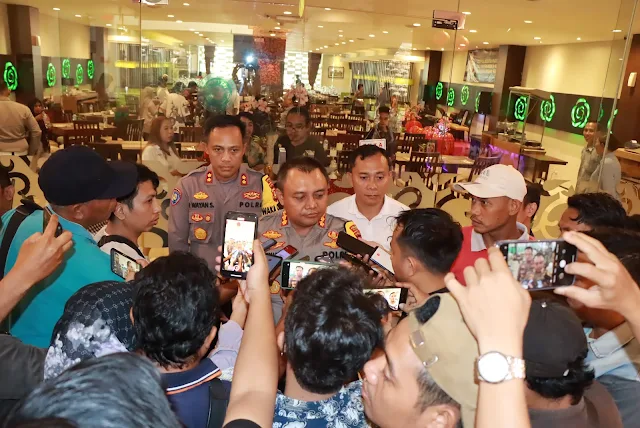 Kapolresta Mataram Silaturahmi Dengan Awak Media di Lombok Plaza