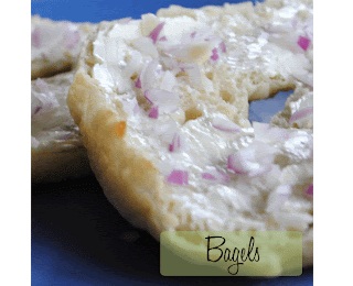 Bagel med philadelphiaost och rödlök