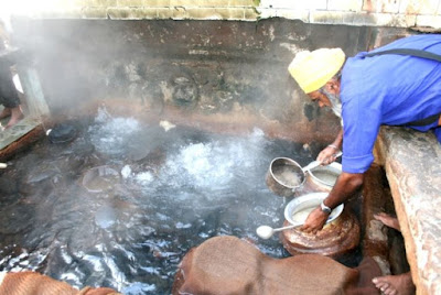 boiling-hot-spring-wateriof manikaran