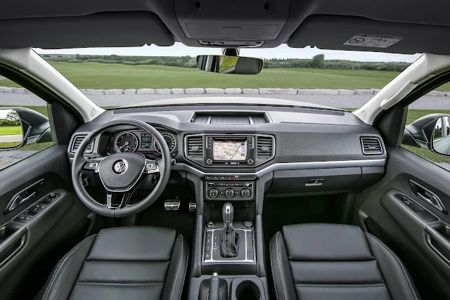 Nova VW Amarok 2017 - interior