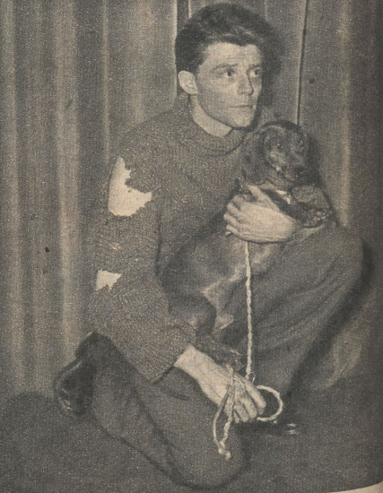 Gérard Philipe et le chien Biquet (Elle, 7 mars 1949)
