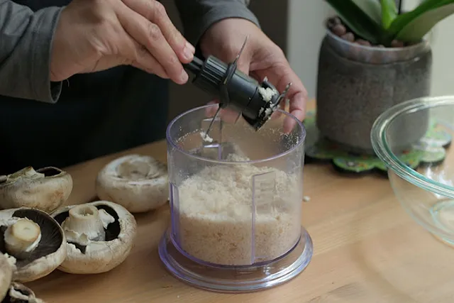 breadcrumbs with white bread