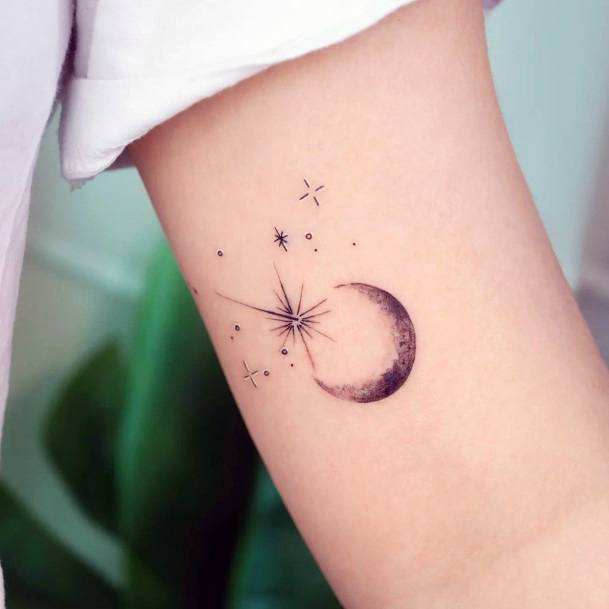 90 ideias incríveis de tatuagens de estrela cadente para as mulheres