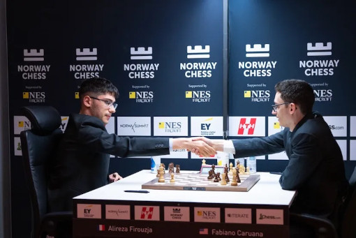 Caruana a critiqué le coup de folie de Firouzja dans la 4ème ronde qui lui a permis de gagner une troisième partie classique dans l'édition 2023 du Norway Chess - Photo © Maria Emelianova / Chess.com 
