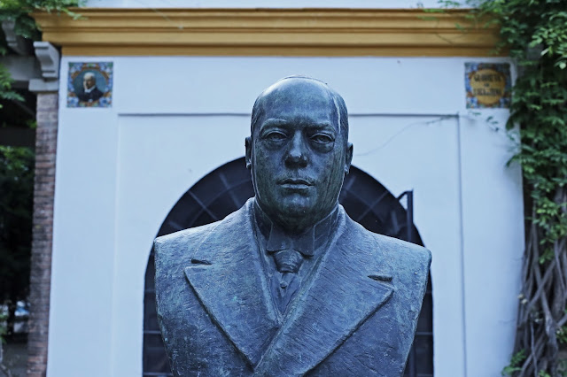 Busto de Torcuato Luca de Tena