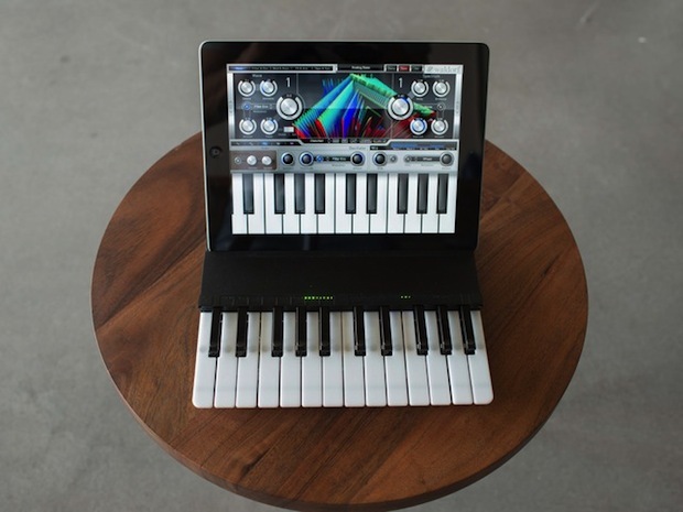 Turn Your iPad Keyboard Case Into a Small Piano