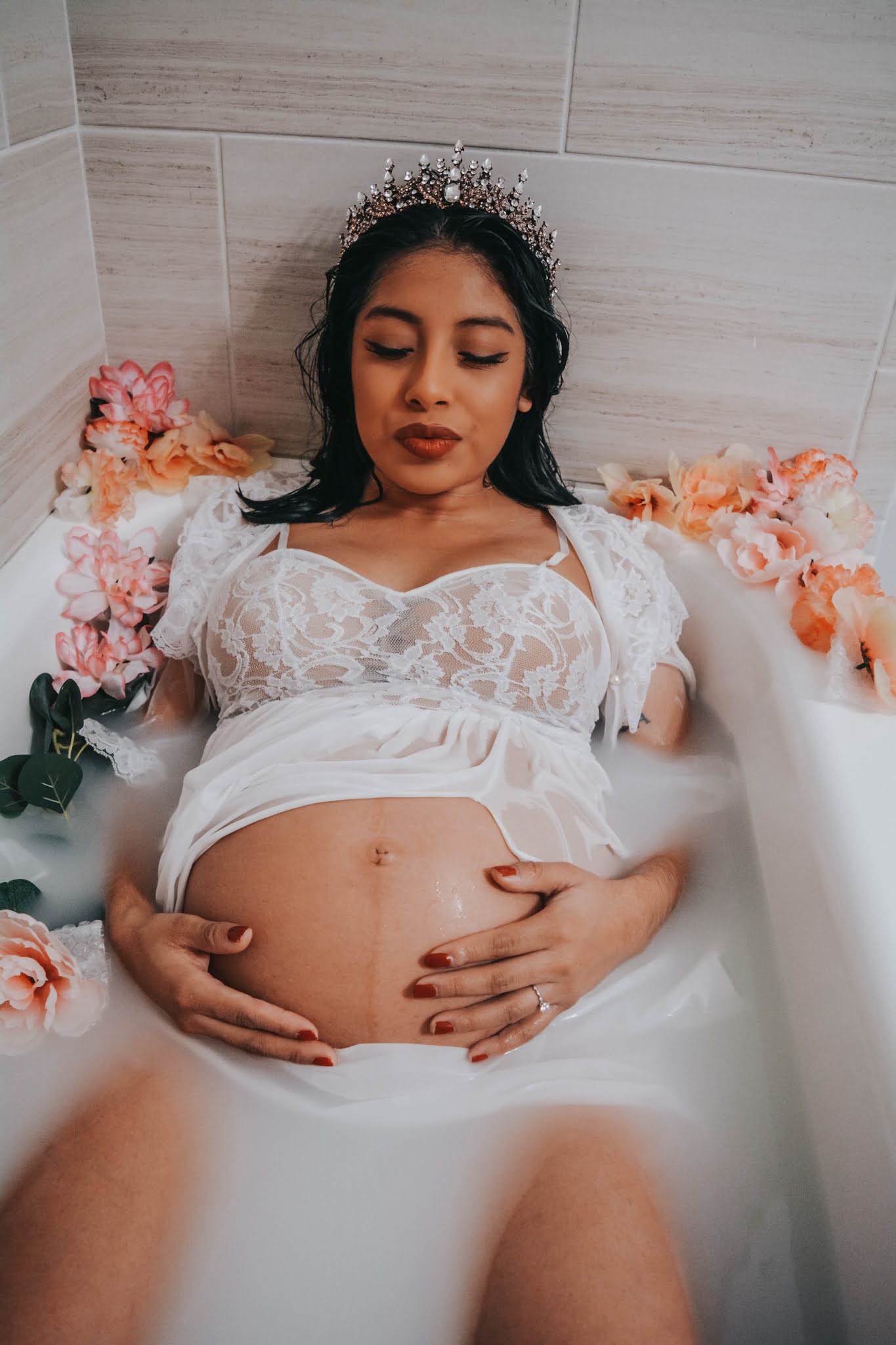 Maternity Photo Shoot Ideas: Milk Bath Photos