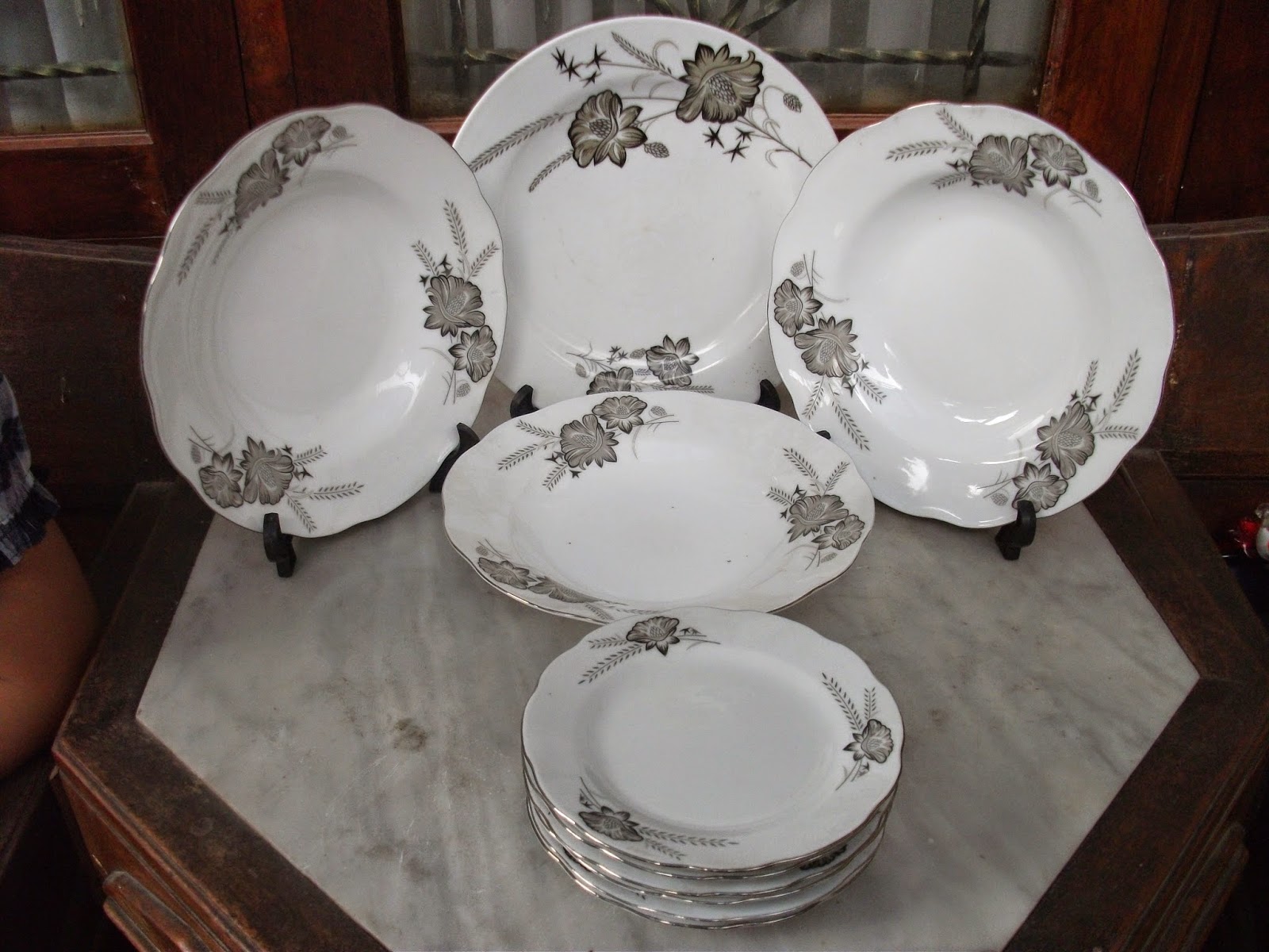 Admiral Antique Paket Piring Makan dan Kue Bunga Padi Admiral Antique Paket Piring Makan dan Kue Bunga Padi