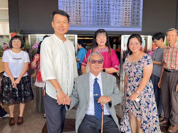▲陳佳聲校長擁有逾四十年的教育行政經驗和深厚的書法造詣，堪稱是教育界的書法家或是書法界的教育家。（記者林明佑翻攝）