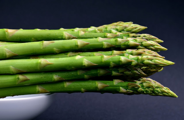 Asparagus the superfood - types, healthy properties and interesting fact