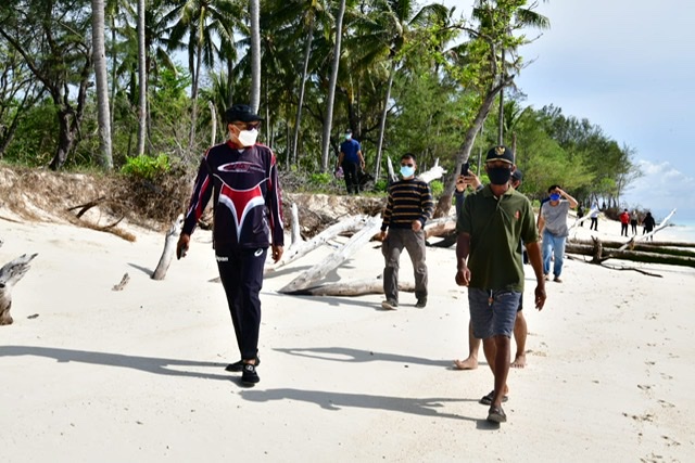 Nurdin Abdullah dan Rudy Djamaluddin Siap Benahi Fasilitas Pulau Lanjukang.lelemuku.com.jpg