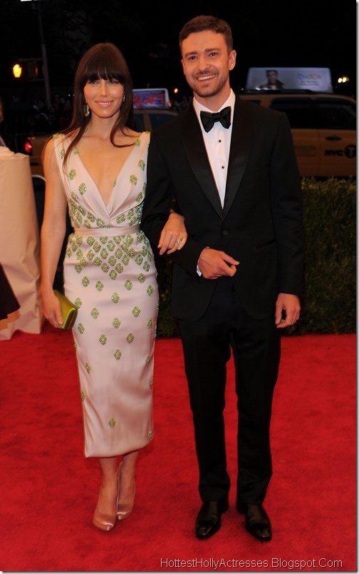 Jessica Biel hot on red carpet 2