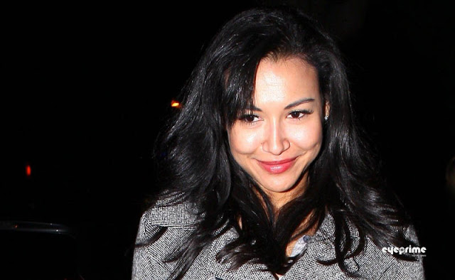 naya rivera bikini. Naya Rivera is all smiles as