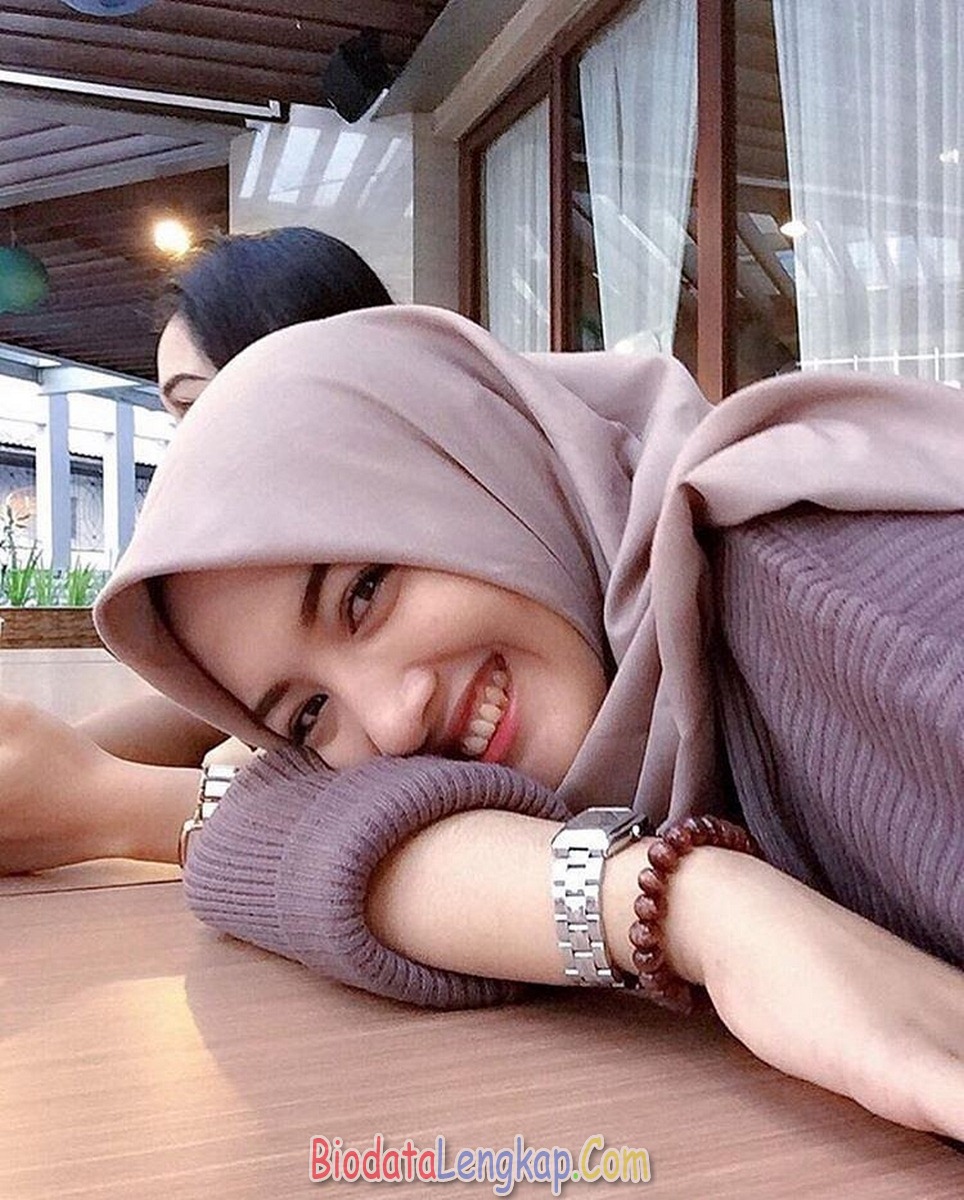 42 Foto Cewek Manis Berjilbab Pas Banget Di Jadiin Istri Belajar