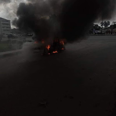 Photos: Young man drives car to Akwa Ibom House of Assembly complex, sets it on fire and flees