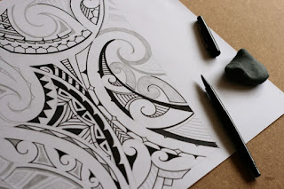 drawing maori design with pencil