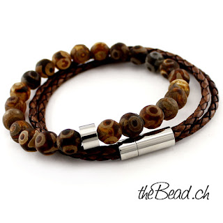 https://www.thebead.ch/product_info.php?info=p2108_lederarmband---perlenarmband-brown-im-set--gravur-moeglich-.html