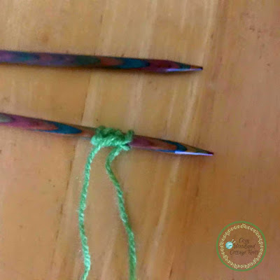 picture-of-how to cast on an i-cord on straight knitting needles