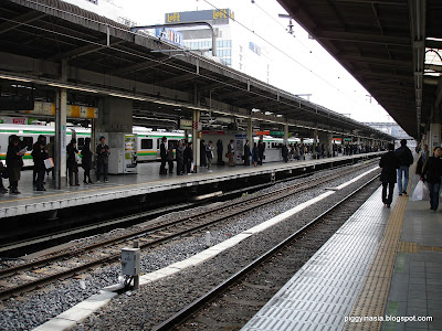 shinjuku station jr line