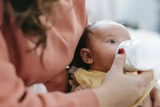 Kenali Ciri-ciri Alergi Susu Sapi pada Bayi