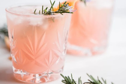 Grapefruit Cardamom Gin Fizz #cocktails #partydrinks